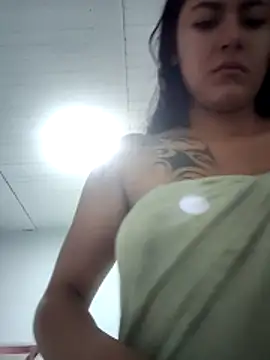 Megara 25 online show from November 2025 12:54:02 AM