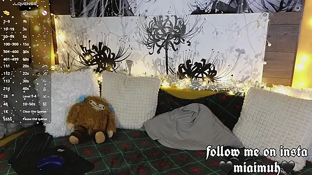 mia  yui online show from December 2025 10:05:01 PM