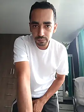 stivenlujan69 online show from November 2025 01:00:02 PM