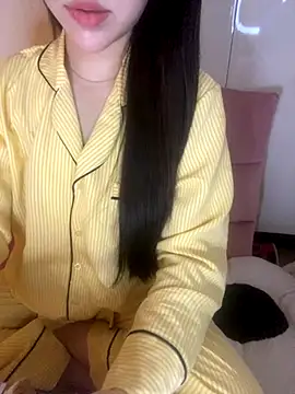 Snapshot of RubyBerry chatting on November 2025 04:36:01 AM RubyBerry online show from November 2025 04:36:01 AM