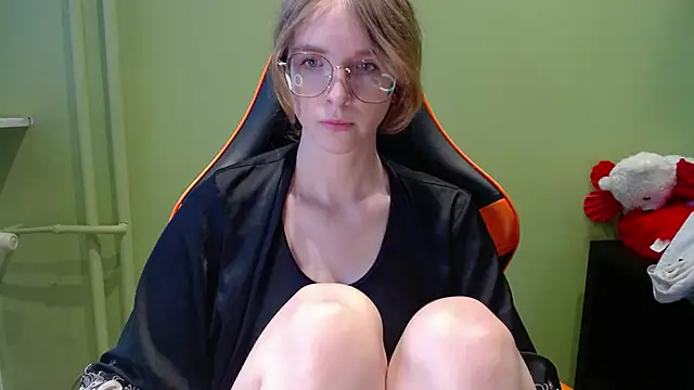 juicyPenny online show from April 2026 06:27:01 AM