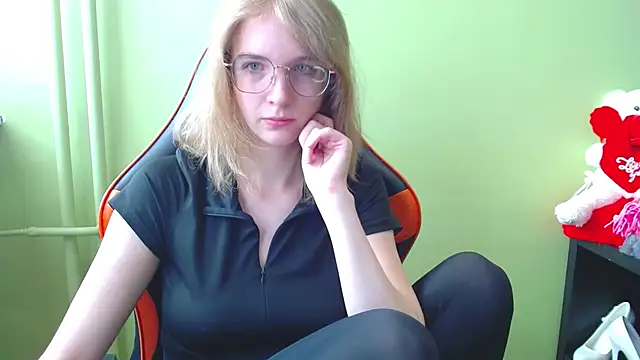 juicyPenny online show from April 2026 06:20:02 AM