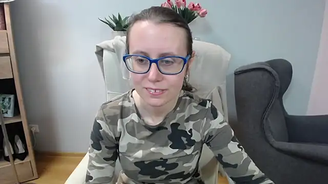 Snapshot of sweetxLizzy chatting on April 2026 04:21:01 AM sweetxLizzy online show from April 2026 04:21:01 AM