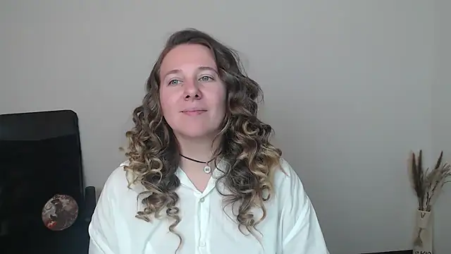 Snapshot of Darklure_ chatting on November 2025 06:43:02 PM Darklure  online show from November 2025 06:43:02 PM