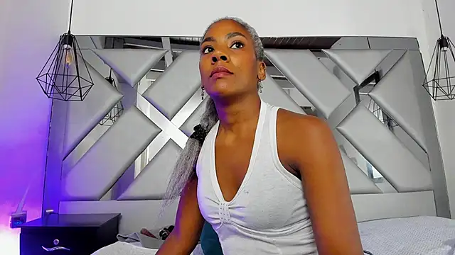 Lorenn Hill online show from November 2025 12:59:01 PM