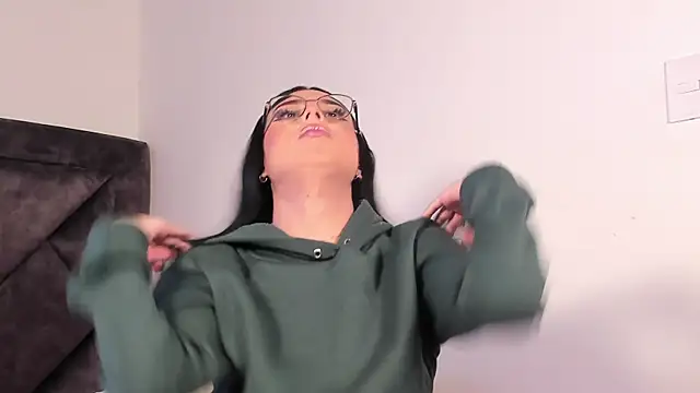 SamanthaRivas  online show from September 2025 10:21:01 PM