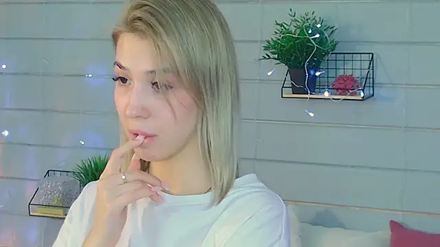 Bella svon online show from May 2026 03:30:02 PM