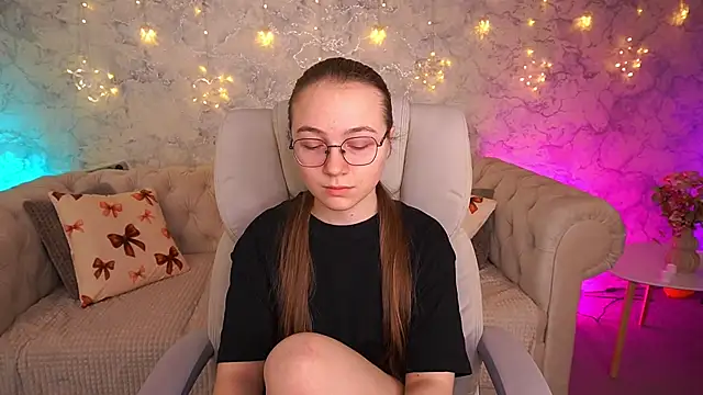 ArrinaWairr online show from March 2026 07:14:02 AM