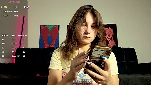 TrixiBell online show from October 2025 04:15:01 AM