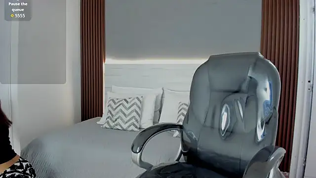 Emmy Meadows online show from November 2025 07:26:01 PM