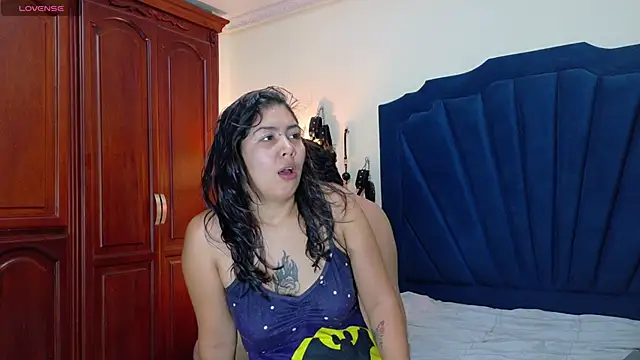 RoxyandAron2 online show from May 2026 12:11:02 PM