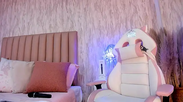 Emely florence  online show from February 2026 07:53:01 PM