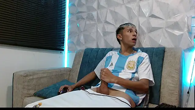 Snapshot of Isaac_tan chatting on September 2025 11:04:01 PM Isaac tan online show from September 2025 11:04:01 PM