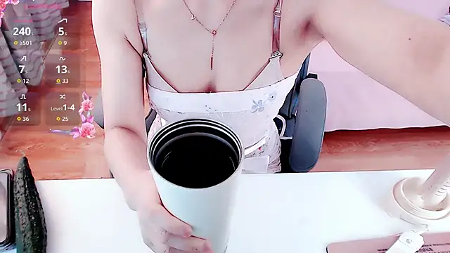 yaoyao-baby520 online show from November 2025 01:07:02 AM