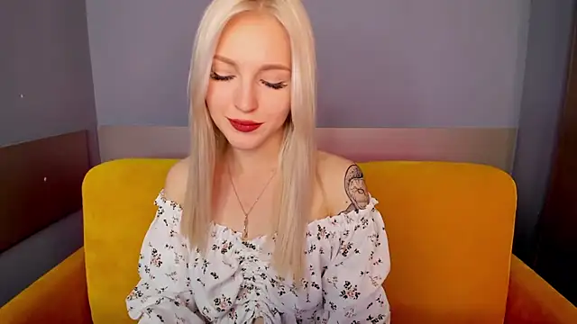 LisaFoxyMe online show from October 2025 09:00:01 AM