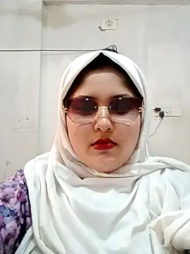 Snapshot of Nusrat-N chatting on June 2026 09:14:01 AM Nusrat-N online show from June 2026 09:14:01 AM