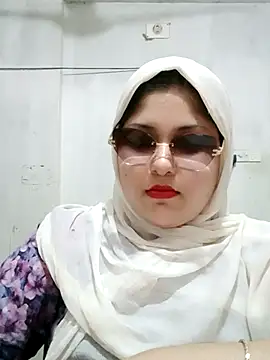 Snapshot of Nusrat-N chatting on July 2026 03:47:01 PM Nusrat-N online show from July 2026 03:47:01 PM