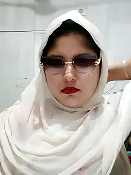 Snapshot of Nusrat-N chatting on July 2026 05:52:01 PM Nusrat-N online show from July 2026 05:52:01 PM
