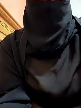 Snapshot of _Laiali_ chatting on October 2025 12:06:01 PM Laiali online show from October 2025 12:06:01 PM