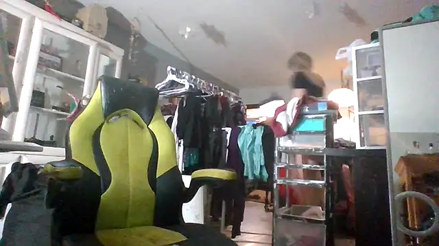 flavi1996 online show from December 2025 02:53:02 AM