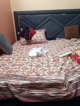 lust lovee online show from November 2025 05:31:01 PM