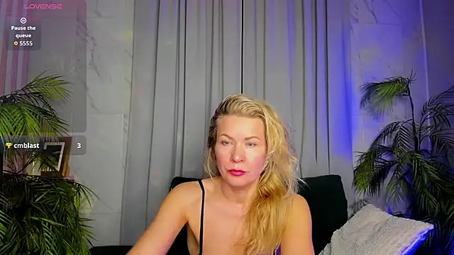 Julia Giulia online show from March 2026 08:20:01 AM