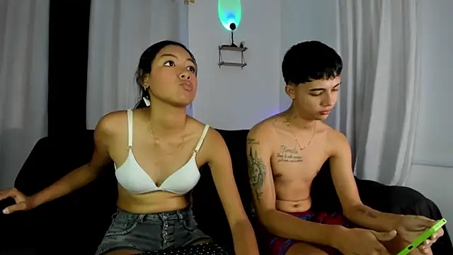 Snapshot of alice2liam chatting on September 2025 07:17:02 PM alice2liam online show from September 2025 07:17:02 PM