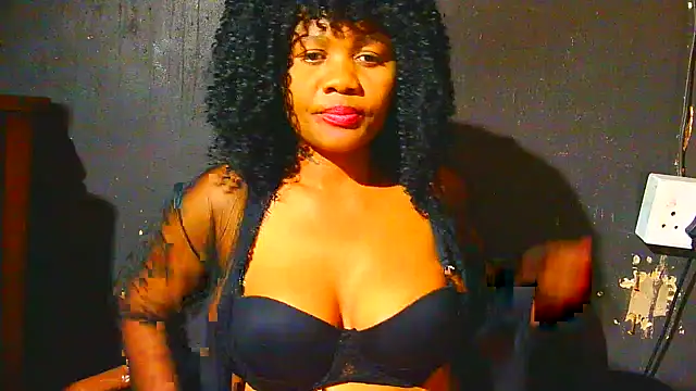 Augustine-Blooomxx online show from November 2025 05:57:01 PM