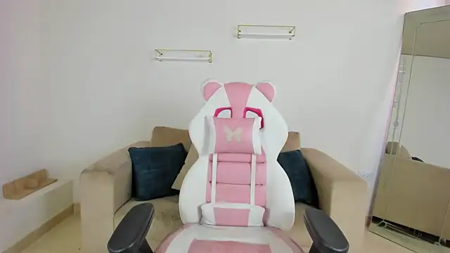 april smiith online show from December 2025 12:22:02 PM