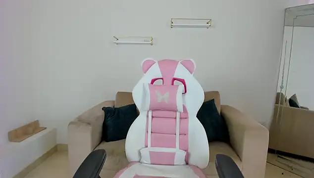 april smiith online show from January 2026 12:33:02 PM