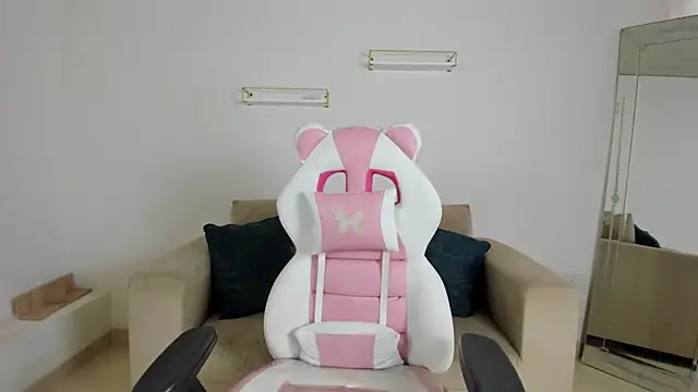 april smiith online show from February 2026 12:11:01 PM