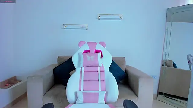 april smiith online show from February 2026 01:20:01 PM