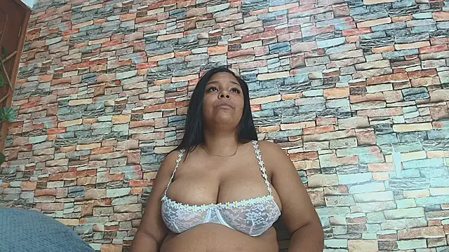 naomi campbel  online show from November 2025 08:54:02 PM