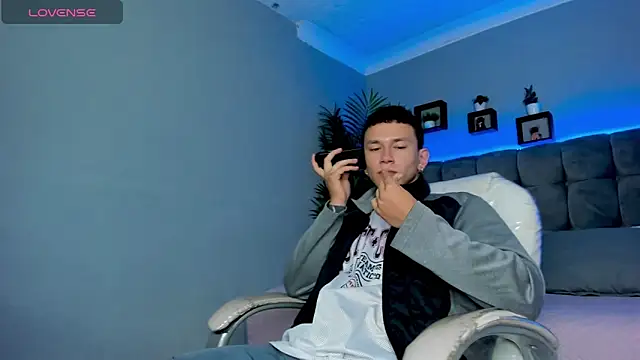 Thomas moon online show from April 2026 02:29:01 PM