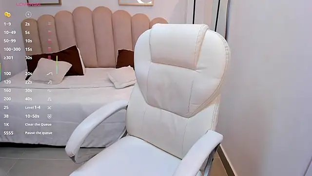 Karliie kloss  online show from November 2025 03:34:01 AM