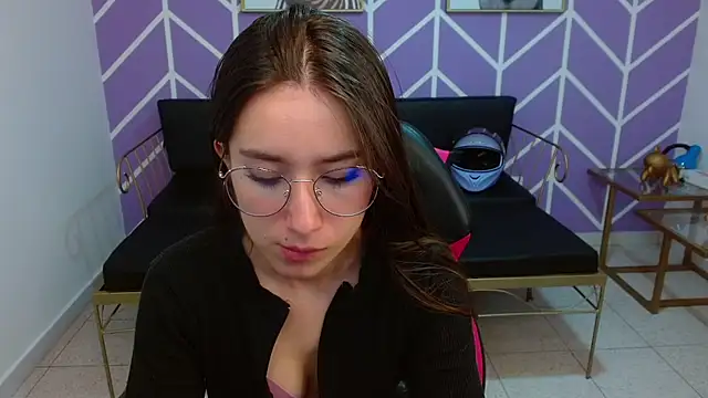 Adhara Kitten online show from January 2026 01:35:02 PM