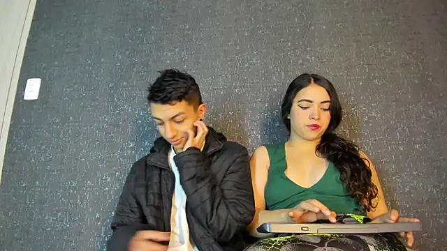 NickandAbby  online show from November 2025 12:42:02 PM