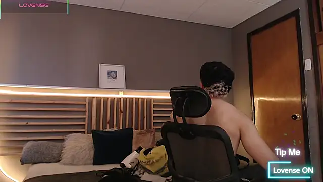 Snapshot of PaulEvens chatting on February 2026 01:05:01 PM PaulEvens online show from February 2026 01:05:01 PM