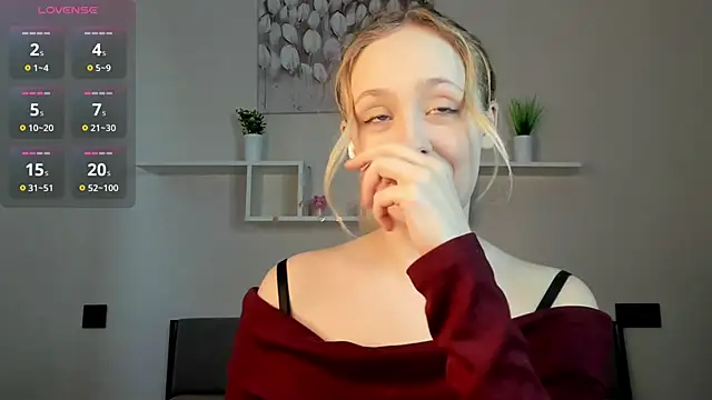 Julliakoill online show from November 2025 08:03:02 AM