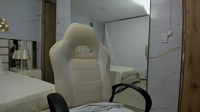 BabyAngel18  online show from October 2025 03:32:01 AM