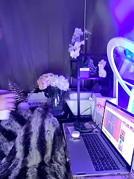 Snapshot of iamlalamilano chatting on February 2026 01:18:01 PM iamlalamilano online show from February 2026 01:18:01 PM