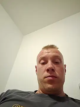 Snapshot of Melly4You chatting on September 2025 08:08:01 PM Melly4You online show from September 2025 08:08:01 PM