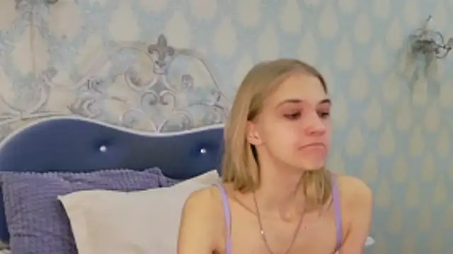 4example Chloe online show from November 2025 10:48:02 AM