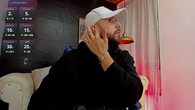 Maximo Wolff online show from November 2025 08:00:01 PM