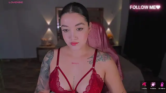 lunaarose online show from November 2025 12:46:02 AM