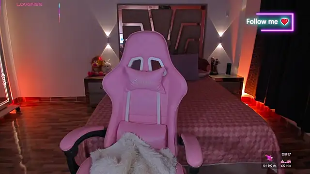 lunaarose online show from April 2026 07:12:01 AM