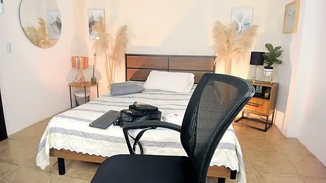 Snapshot of EmaaaBrown_ chatting on April 2026 03:35:02 PM EmaaaBrown online show from April 2026 03:35:02 PM