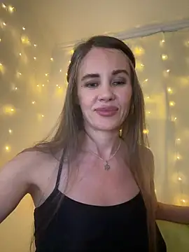 Snapshot of LucieMack chatting on June 2026 05:32:01 PM LucieMack online show from June 2026 05:32:01 PM