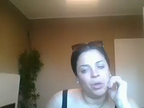 Snapshot of ITALIANASISIXX chatting on June 2026 05:17:01 PM ITALIANASISIXX online show from June 2026 05:17:01 PM