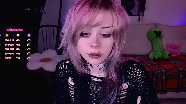 Lollyshy online show from November 2025 10:29:01 AM